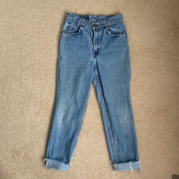 *SOLD* Vintage Levi’s Jeans - Picture 2 of 6
